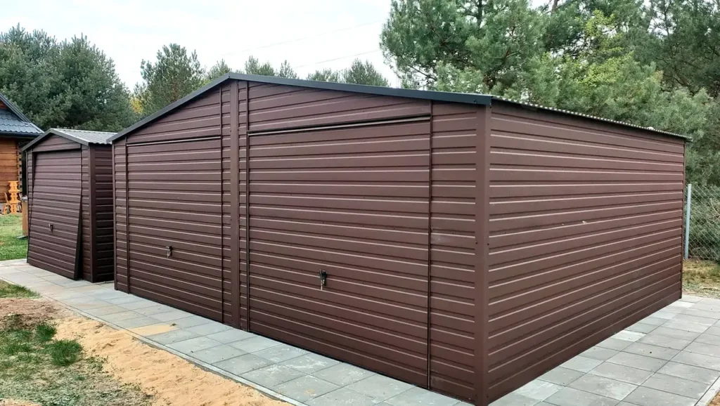 Garaż blaszany 7×6 — brąz RAL 8017