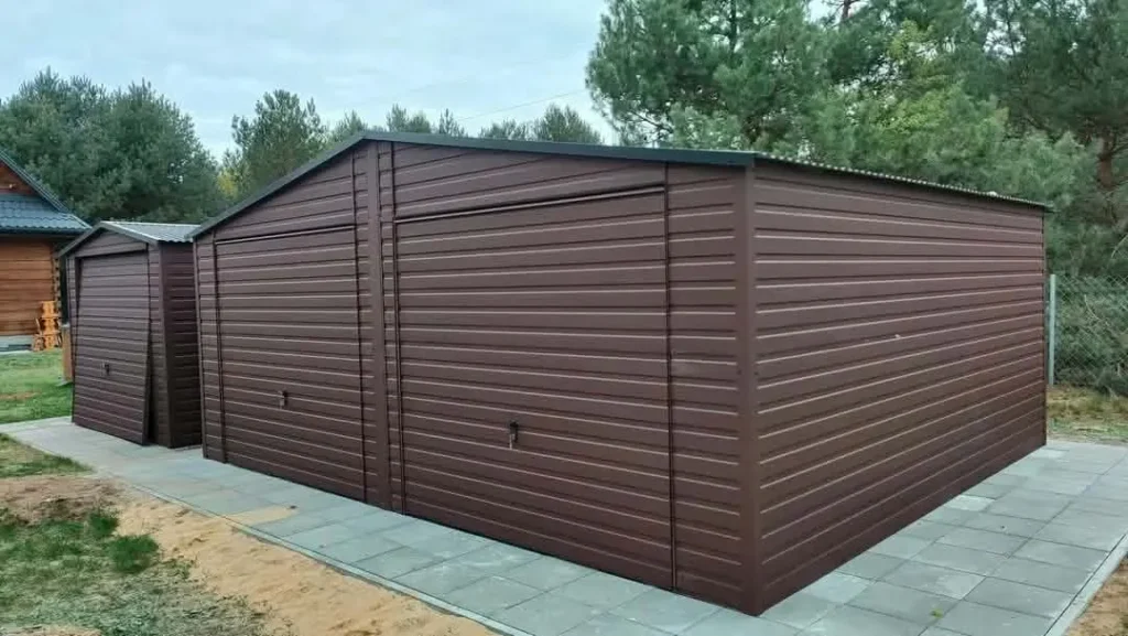 Garaż blaszany 7×6 — brąz RAL 8017